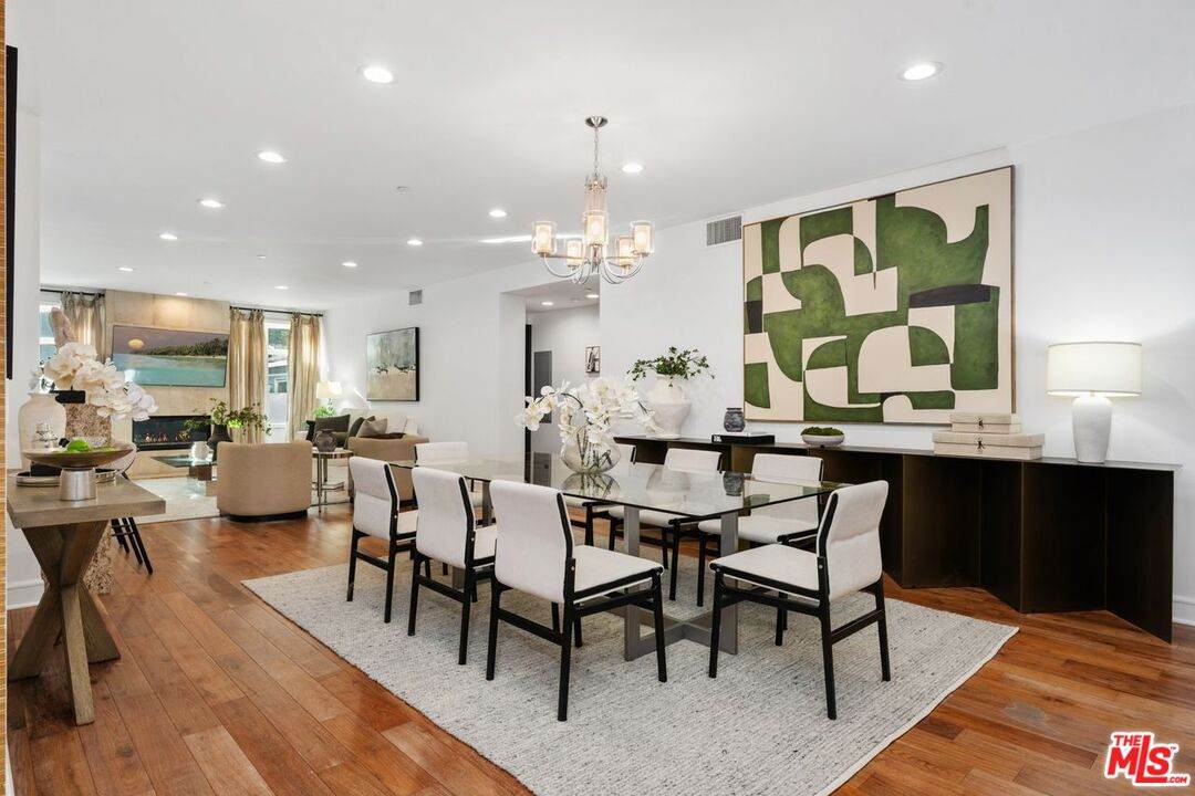 447 Doheny Dr - Photo 1