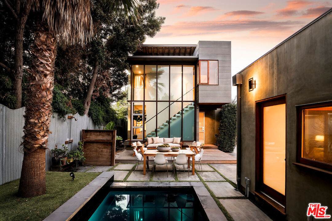 1104 Nowita Pl - Photo 1