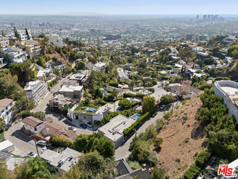 1722 Sunset Plaza Dr - Photo 1