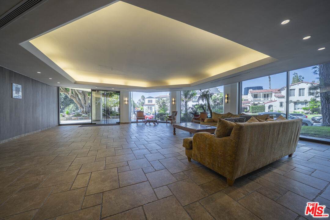 750 Spaulding Ave - Photo 1