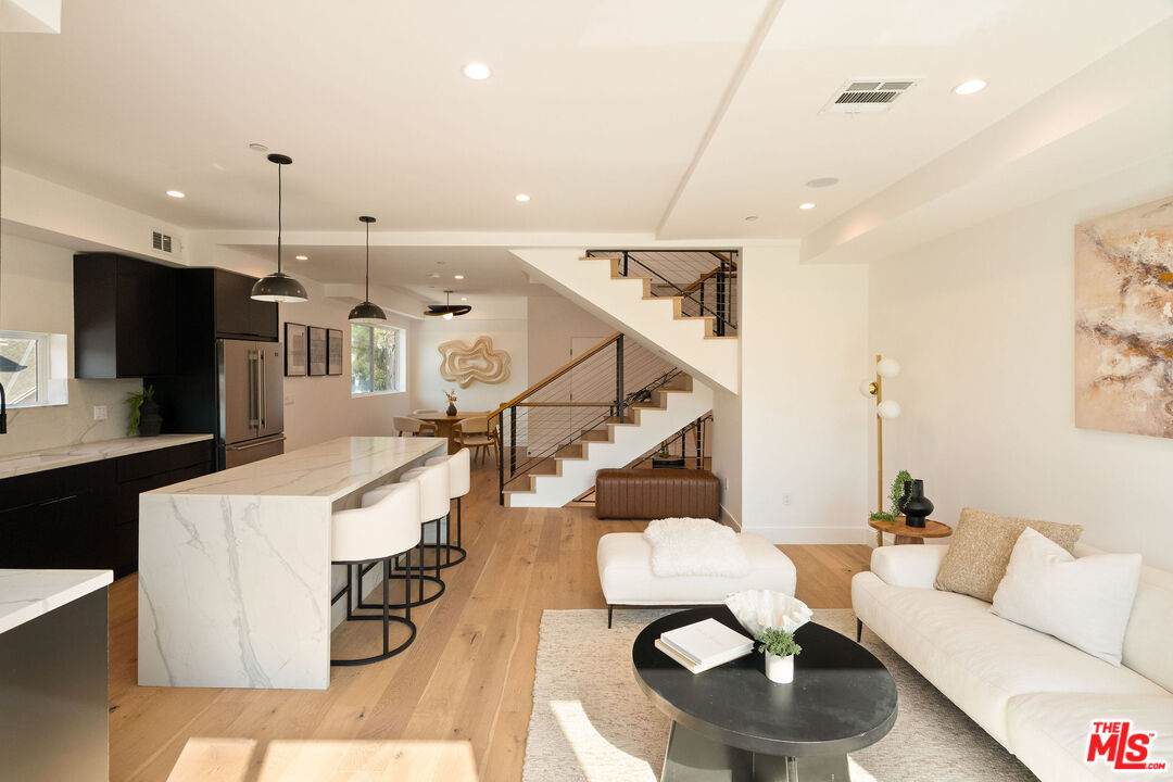 6048 Burwood Ave - Photo 1