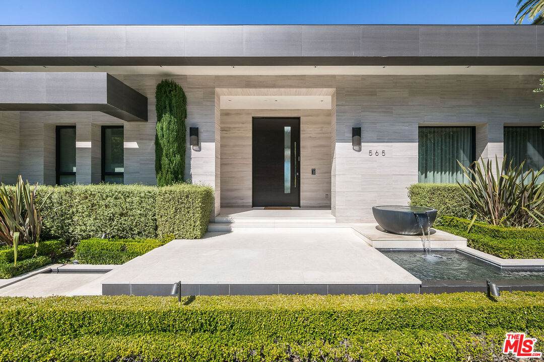 565 Evelyn Pl - Photo 1