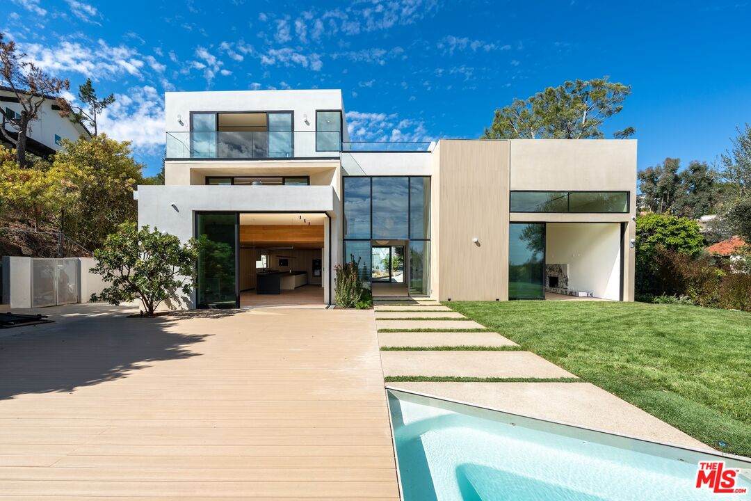 2501 Banyan Dr - Photo 1