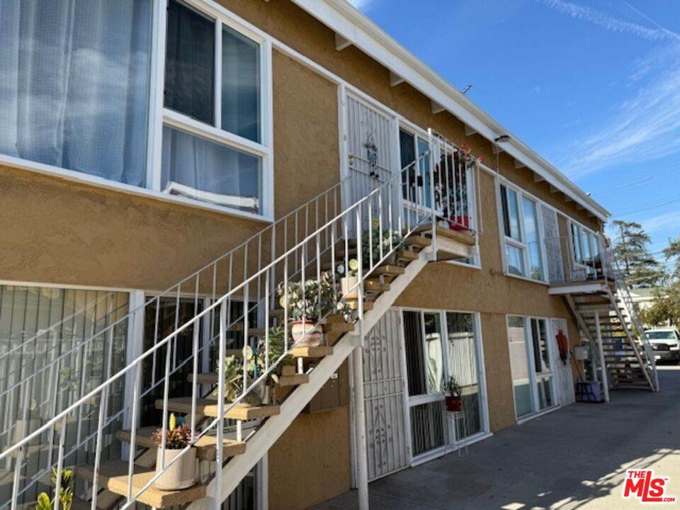 2125 Crenshaw Blvd - Photo 1