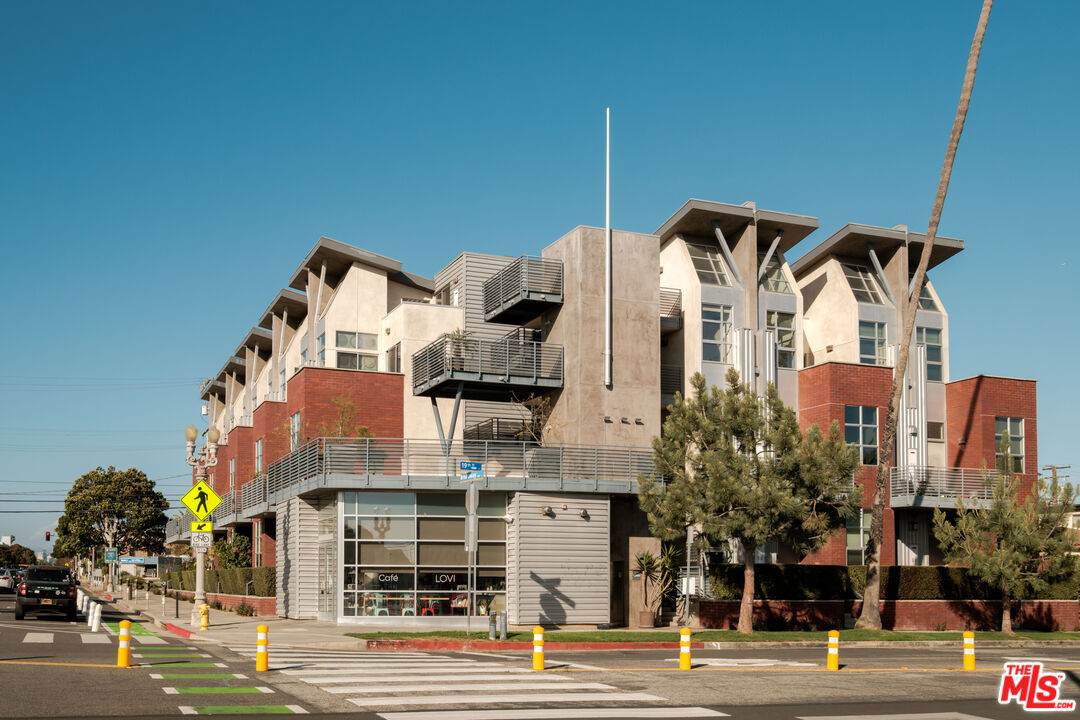 1912 Broadway - Photo 1