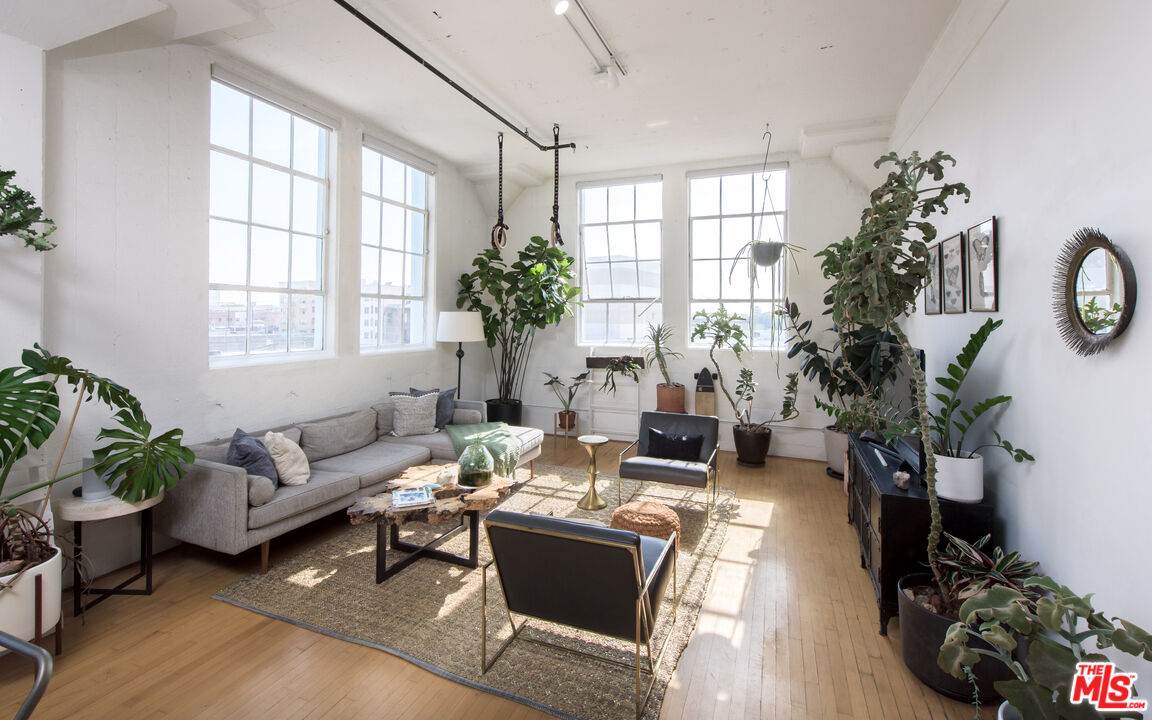 420 San Pedro St - Photo 1