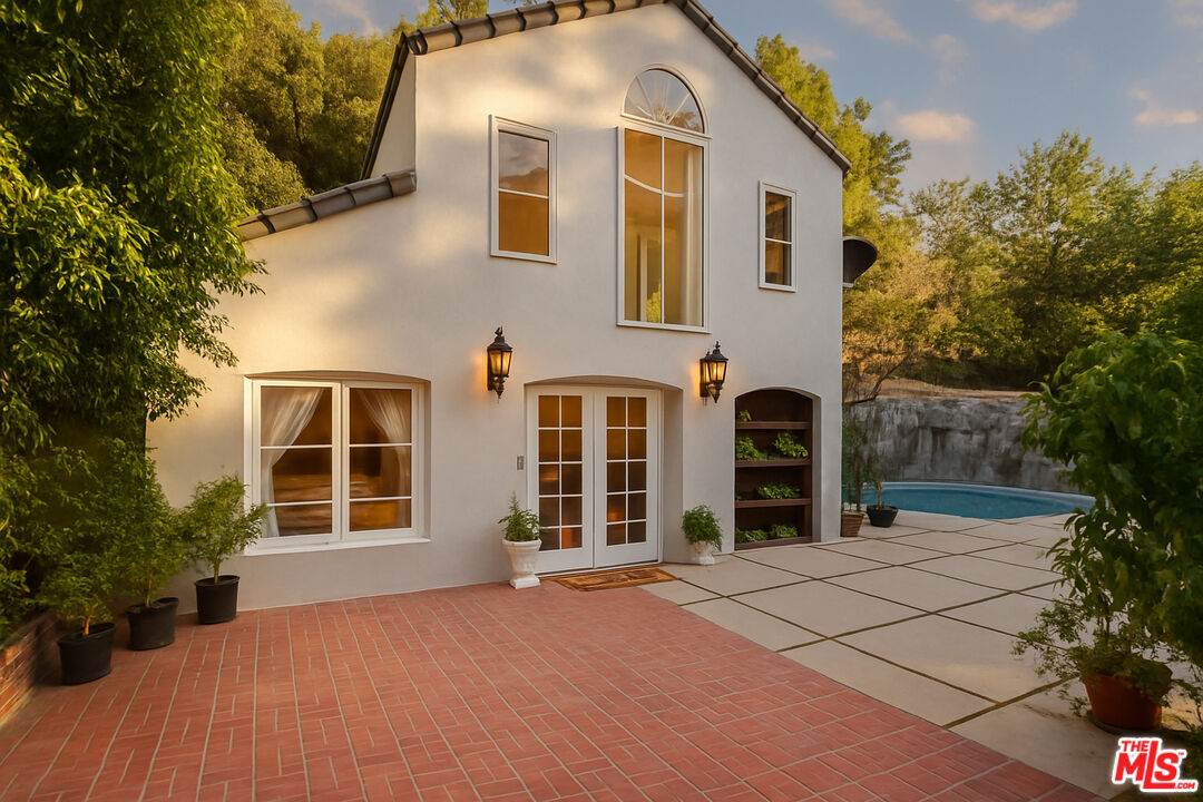 1174 Coldwater Canyon Dr - Photo 1