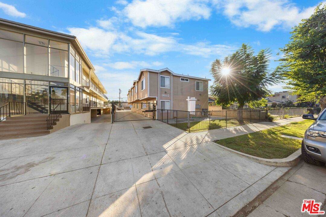 14112 Delano St - Photo 1