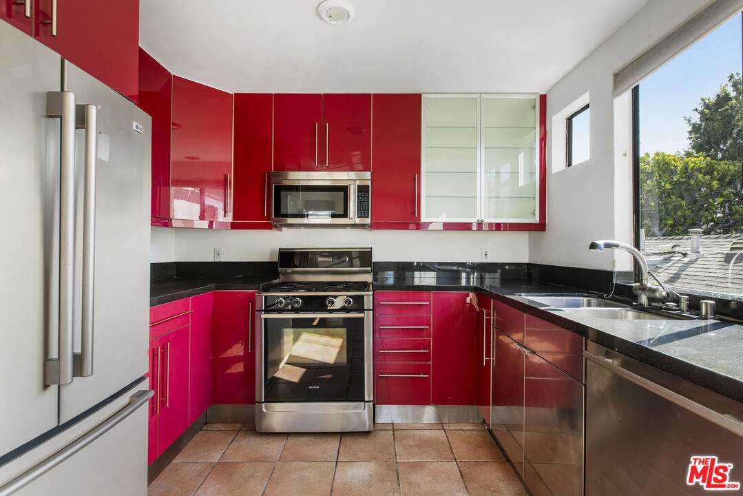 1017 Pearl St - Photo 1