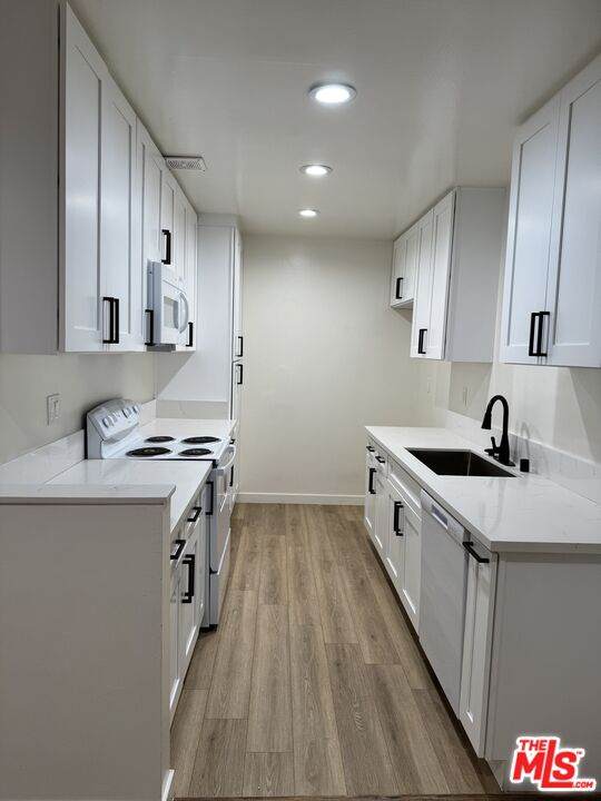 5400 Newcastle Ave - Photo 1