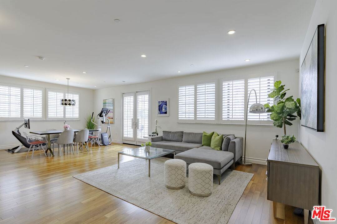 4661 Wilshire Blvd - Photo 1