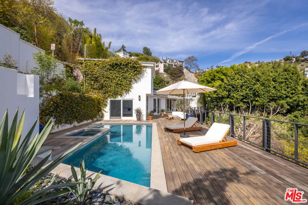 1568 Viewsite Dr - Photo 1