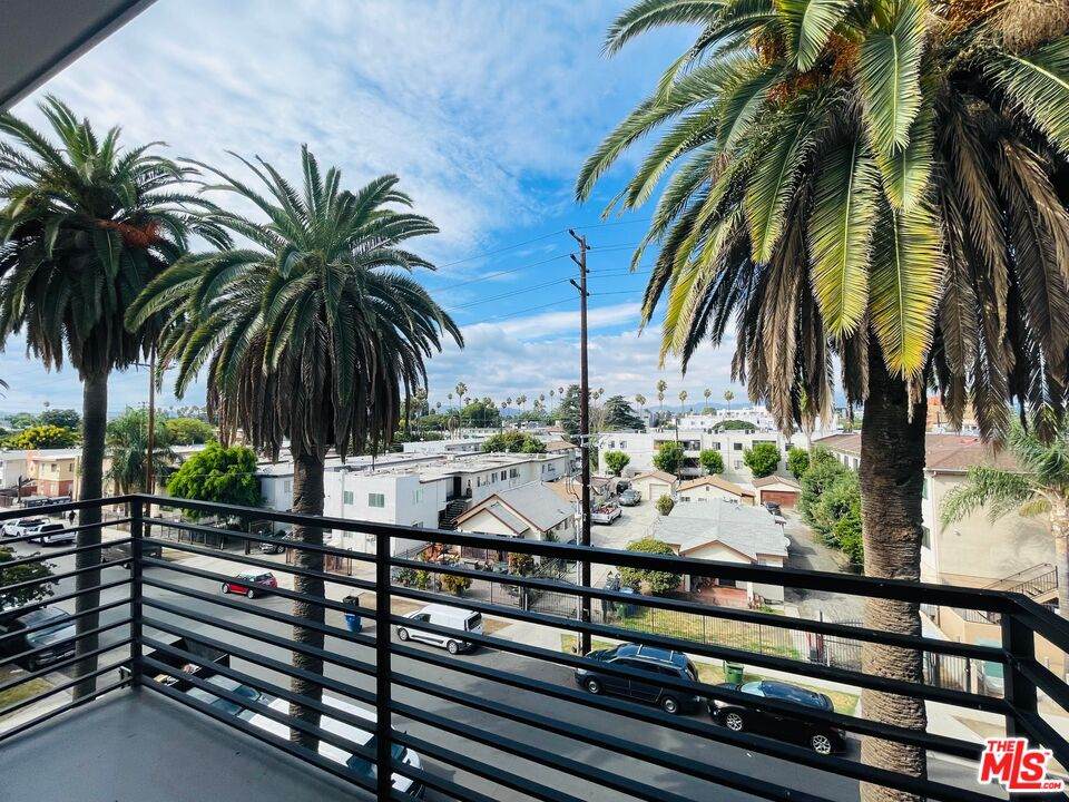 14612 Calvert St - Photo 1