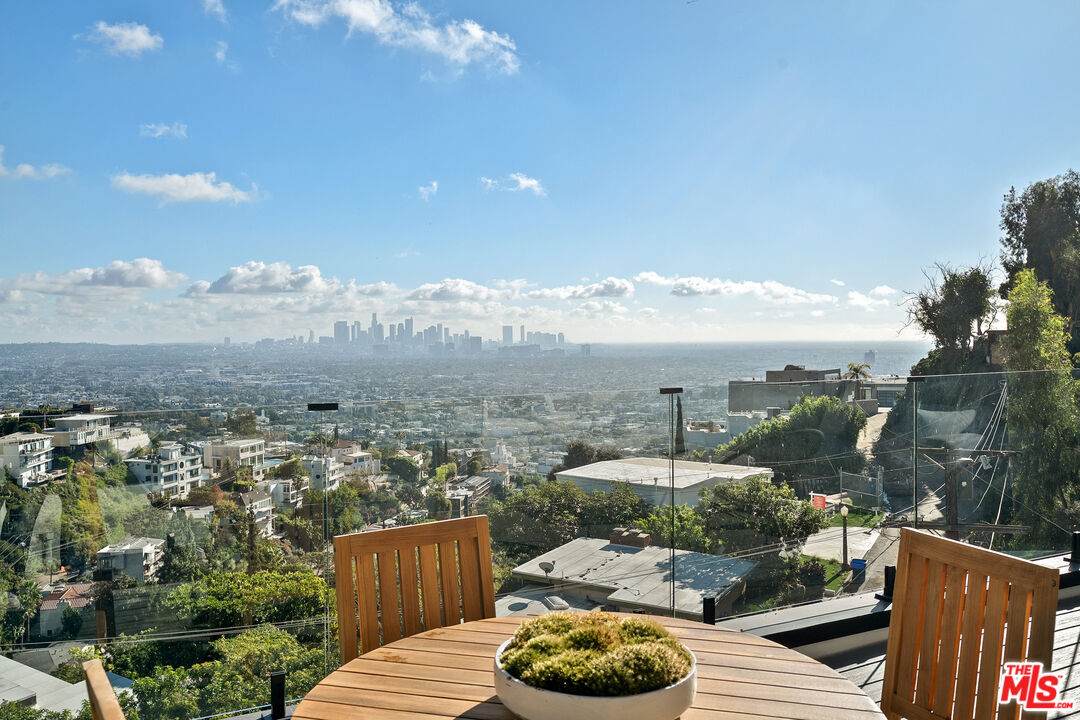 8633 Hollywood Blvd - Photo 1