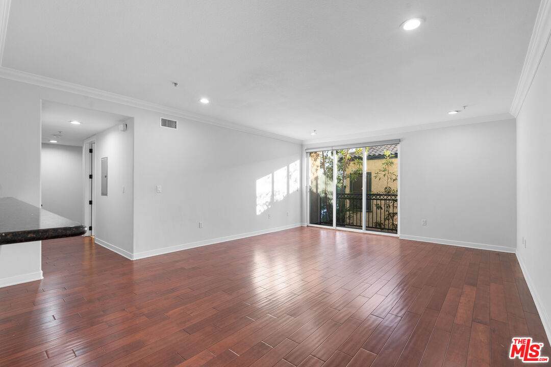 1401 St Andrews Pl - Photo 1