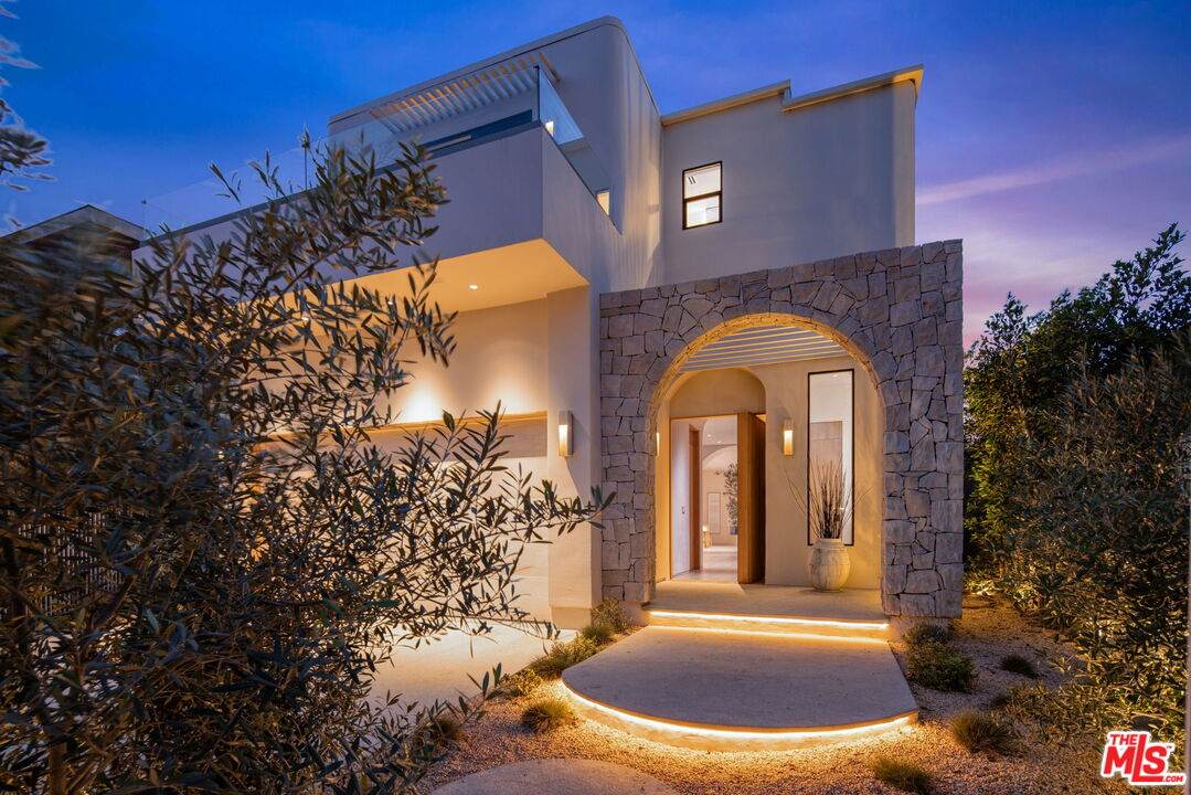 517 Martel Ave - Photo 1