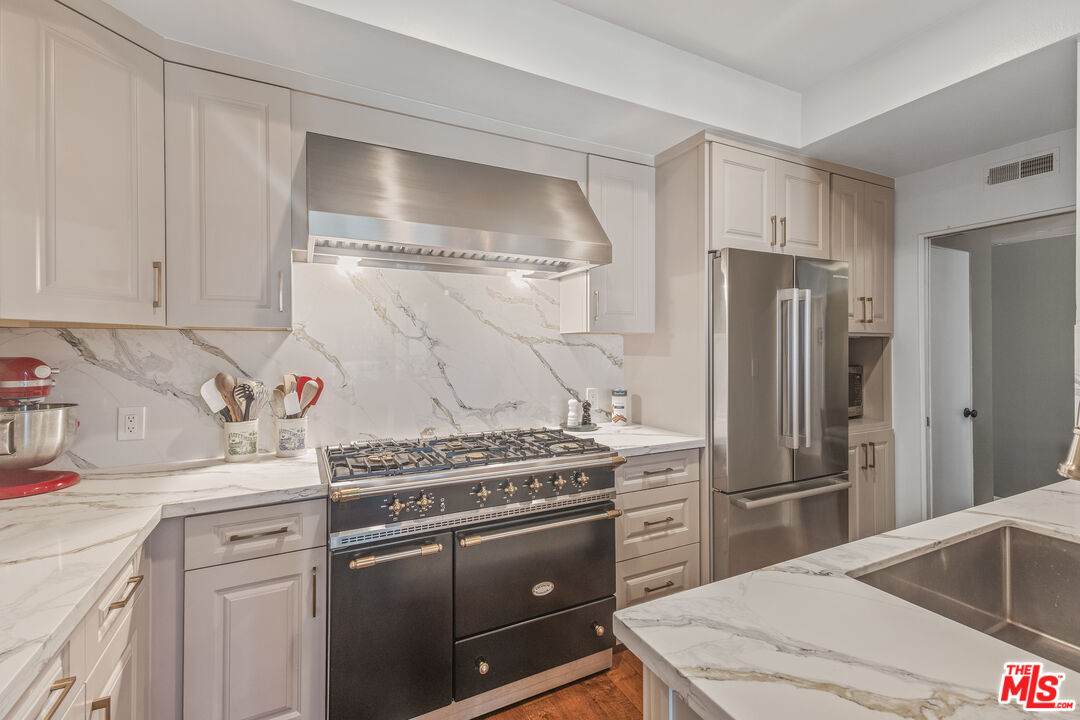 12115 San Vicente Blvd - Photo 1