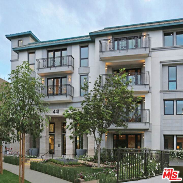 441 Barrington Ave - Photo 1