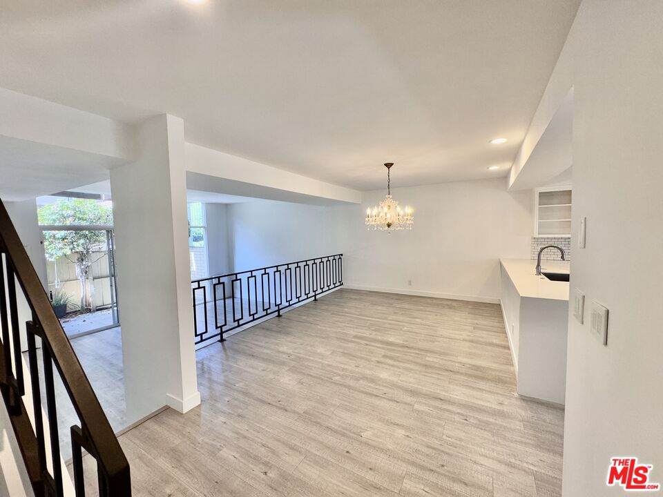 5346 Fairview Blvd - Photo 1