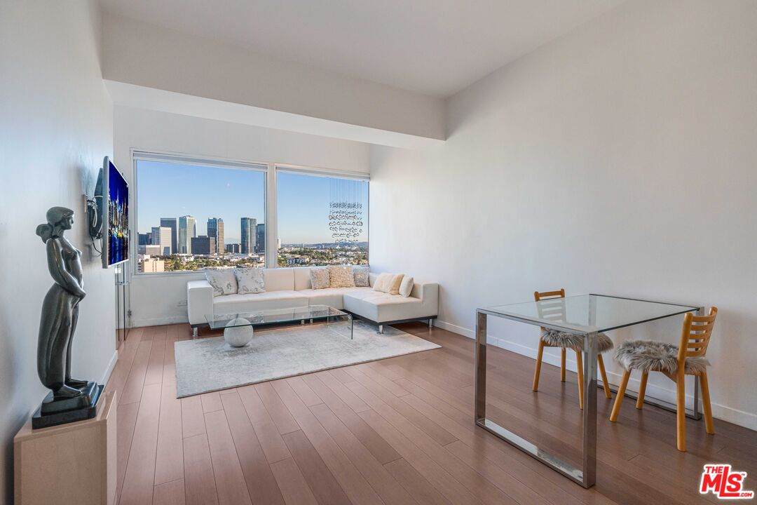10501 Wilshire Blvd - Photo 1