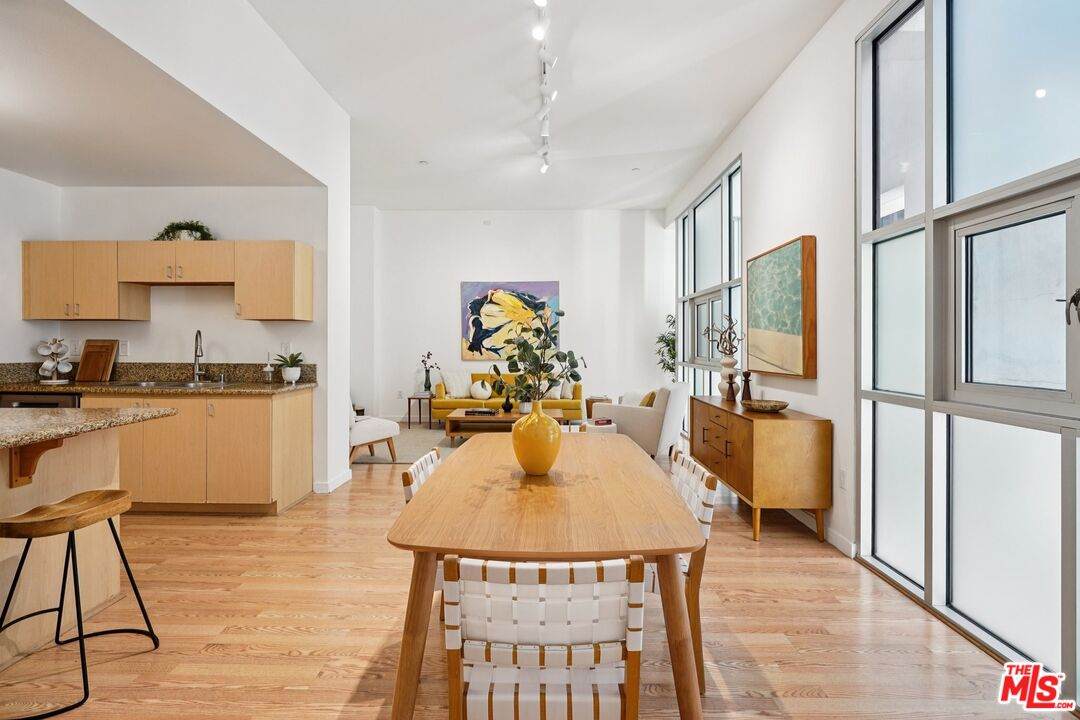 630 6th St - Photo 1