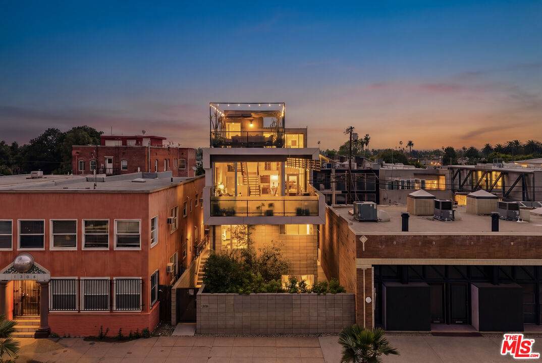 1308 Pacific Ave - Photo 1