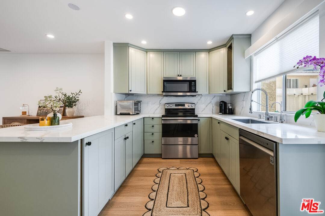 4558 Willis Ave - Photo 1