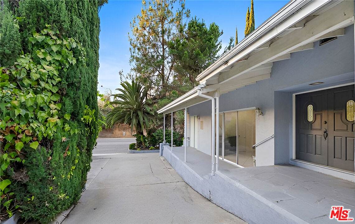 4348 Sepulveda Blvd - Photo 1