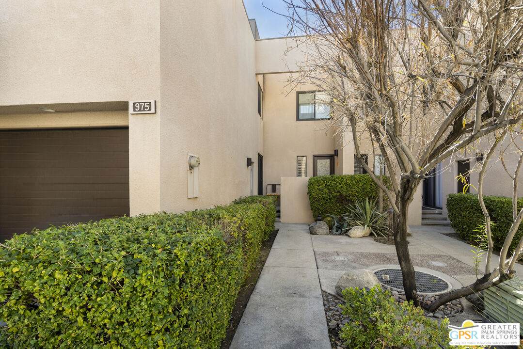 975 Village Sq - Photo 1