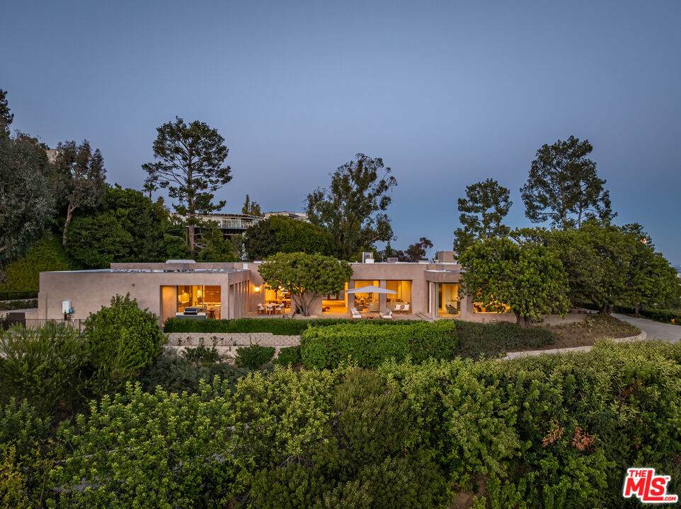 1016 Hillcrest Rd - Photo 1