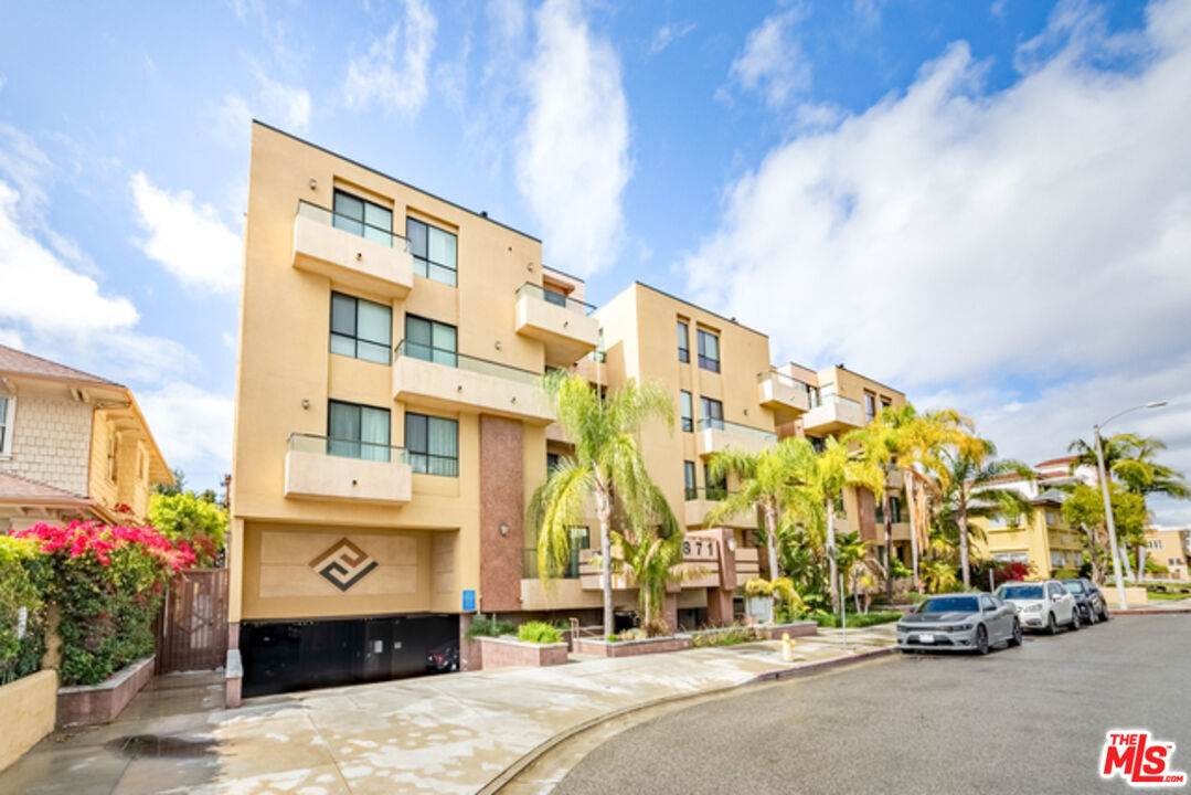 871 Crenshaw Blvd - Photo 1