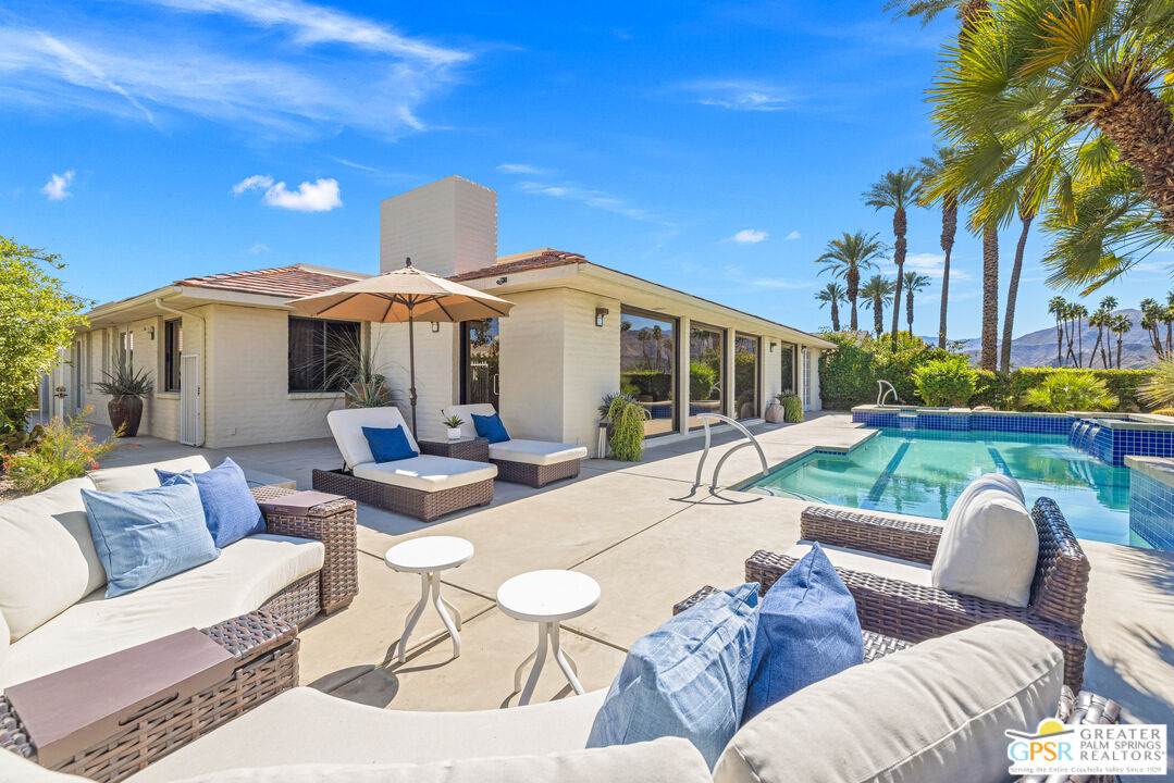 8 Cromwell Ct - Photo 1