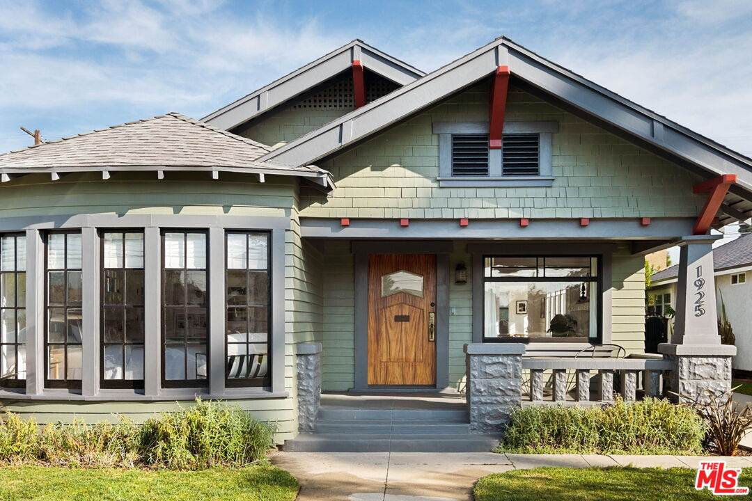 1925 41st St - Photo 1