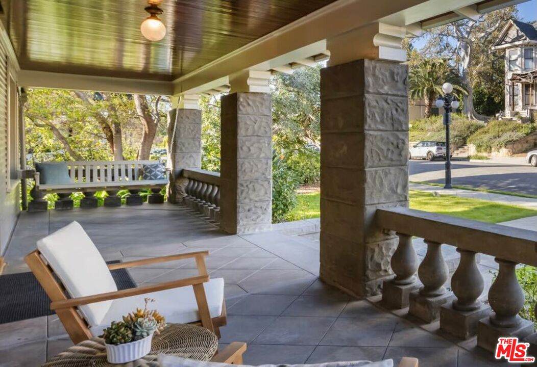 1340 Carroll Ave - Photo 1