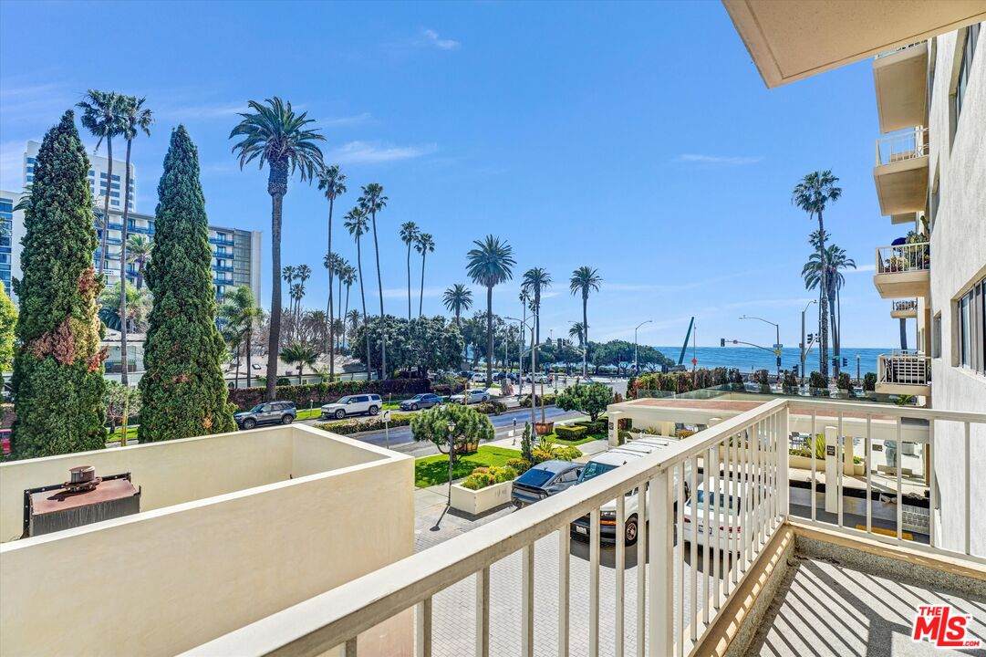 101 California Ave - Photo 1