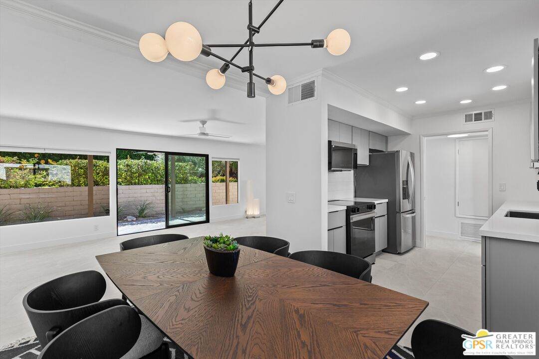 1733 Capri Cir - Photo 1