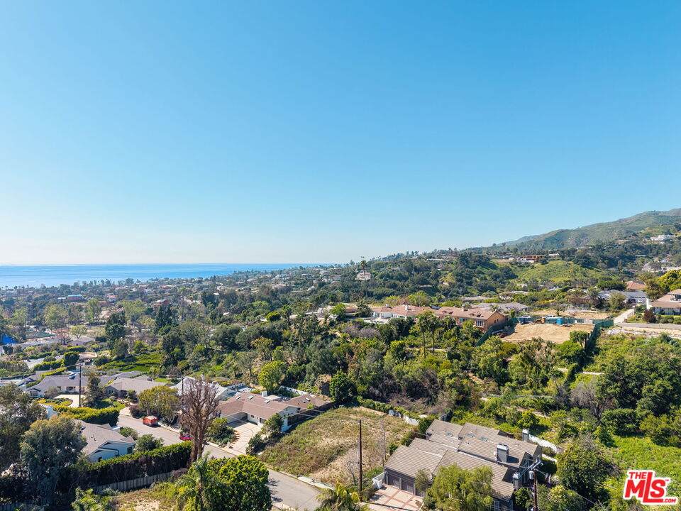 1109 Maroney Ln - Photo 1