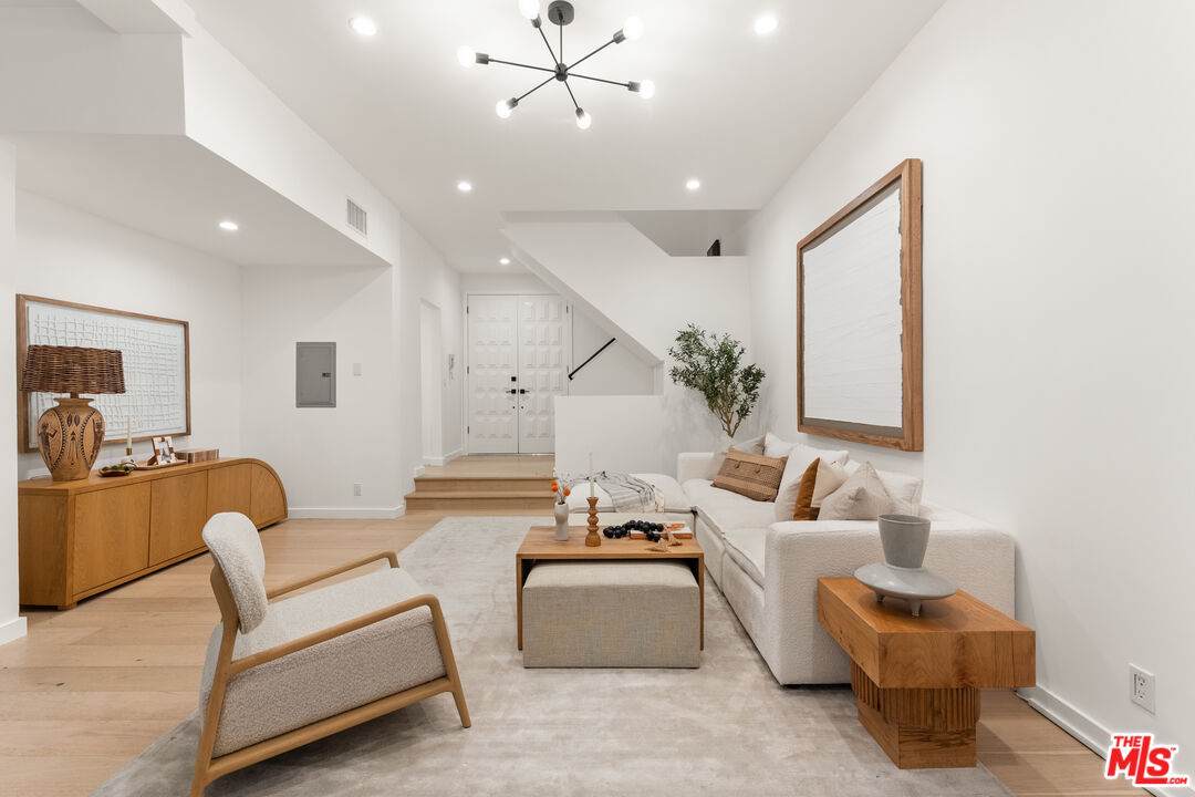 1131 12th St - Photo 1