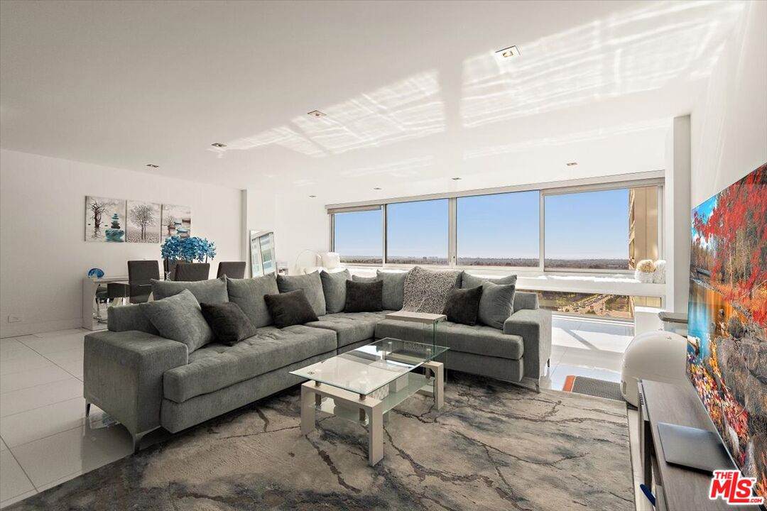 2222 Avenue Of The Stars - Photo 1
