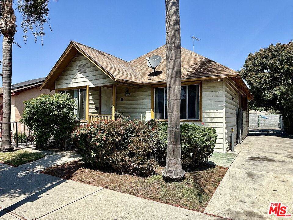 205 Gage Ave - Photo 1