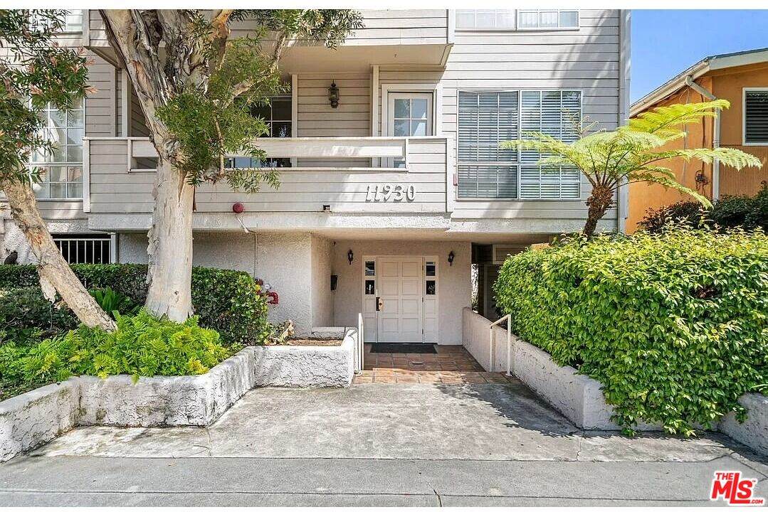 11930 Avon Way - Photo 1