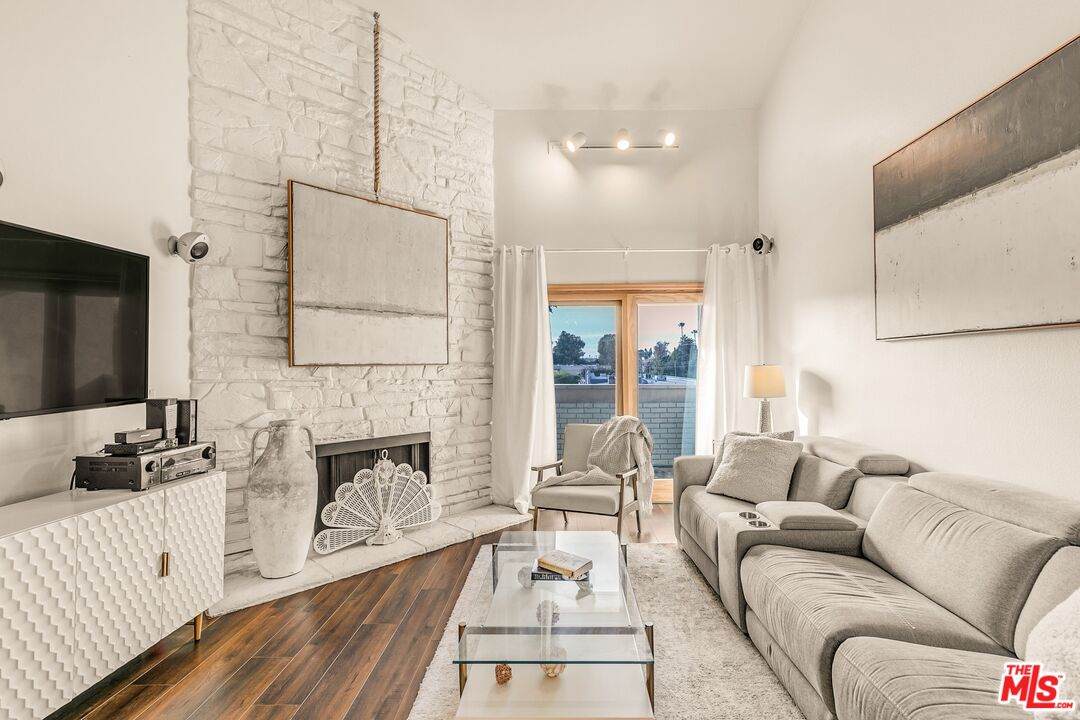 14050 Magnolia Blvd - Photo 1