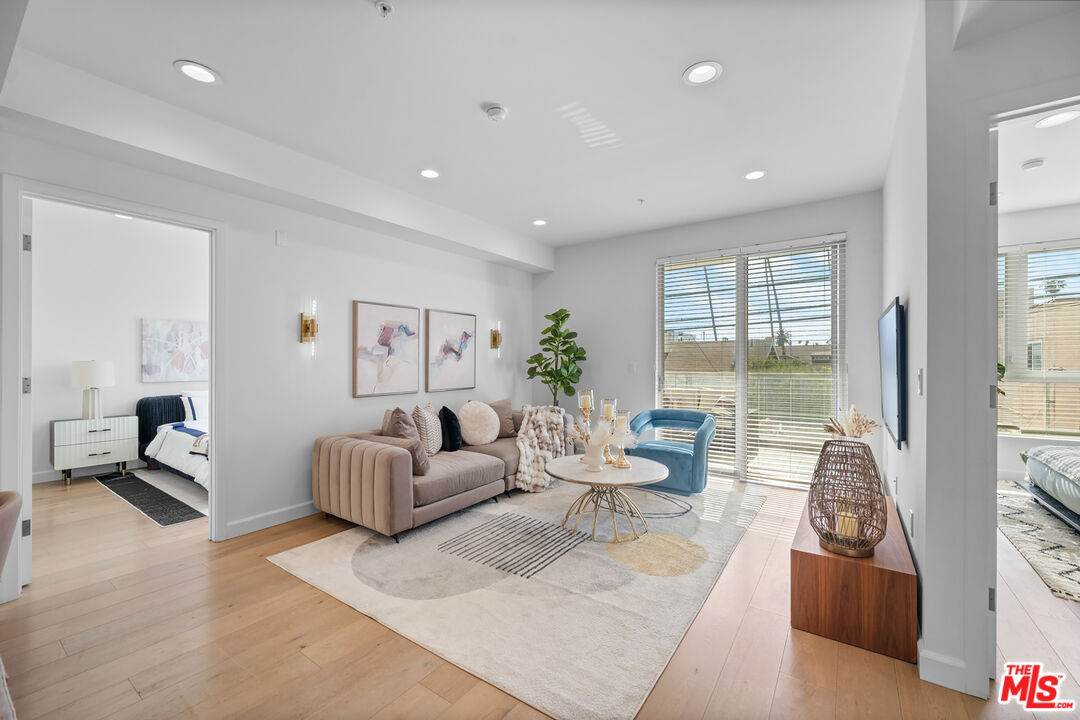 105 Mariposa Ave - Photo 1