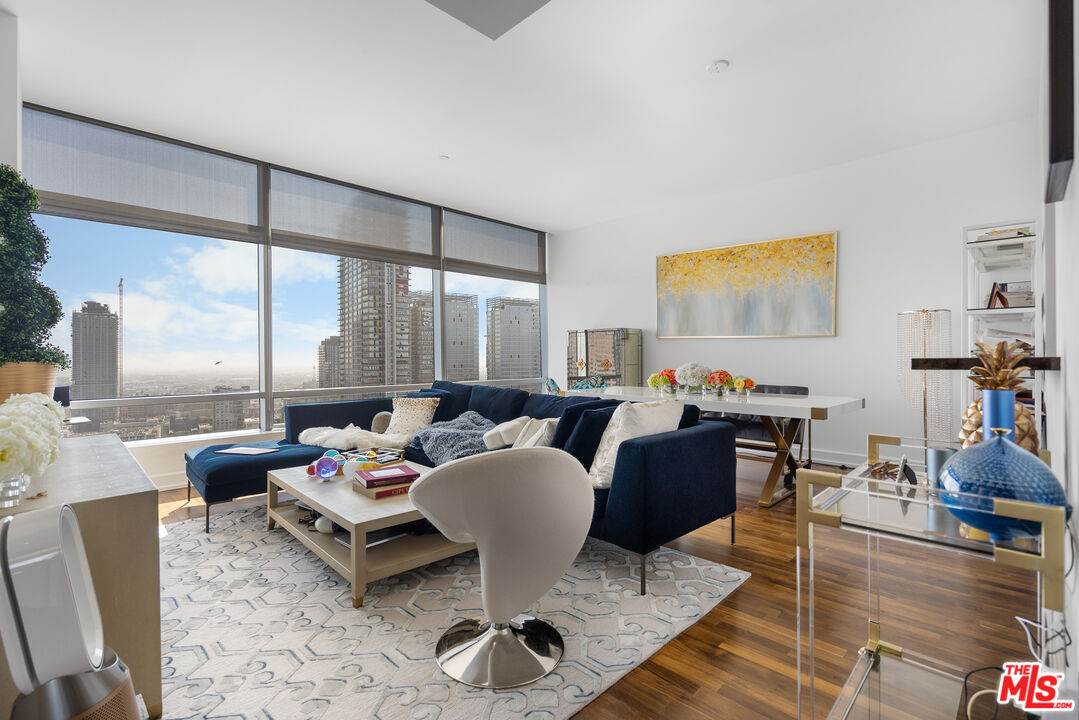 900 Olympic Blvd - Photo 1