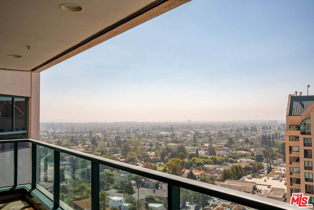 10490 Wilshire Blvd - Photo 1