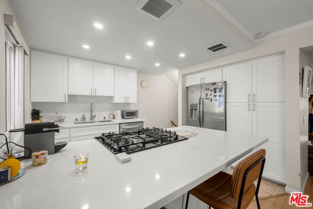 18333 Hatteras St - Photo 1