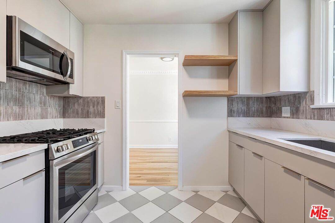 405-1/2 Shirley Pl - Photo 1