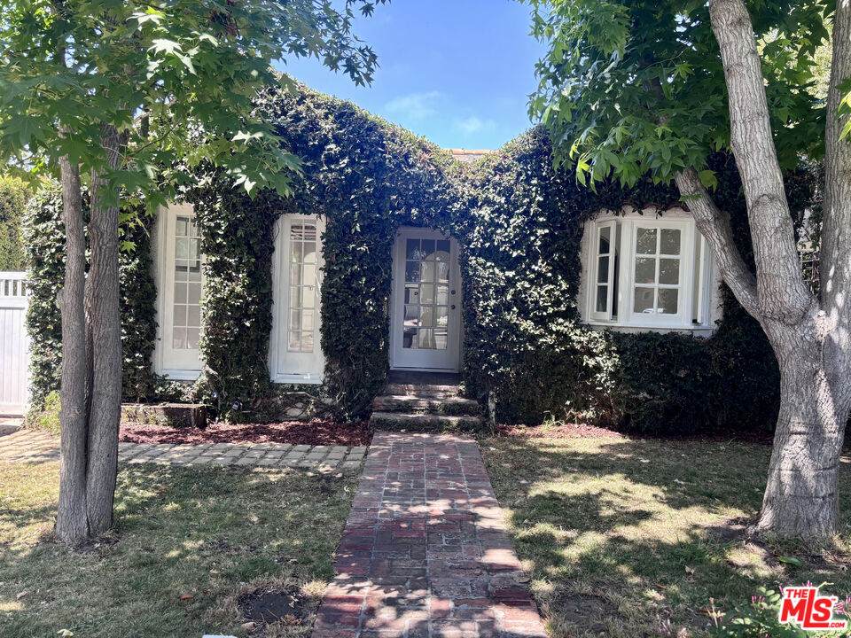 2621 Military Ave - Photo 1