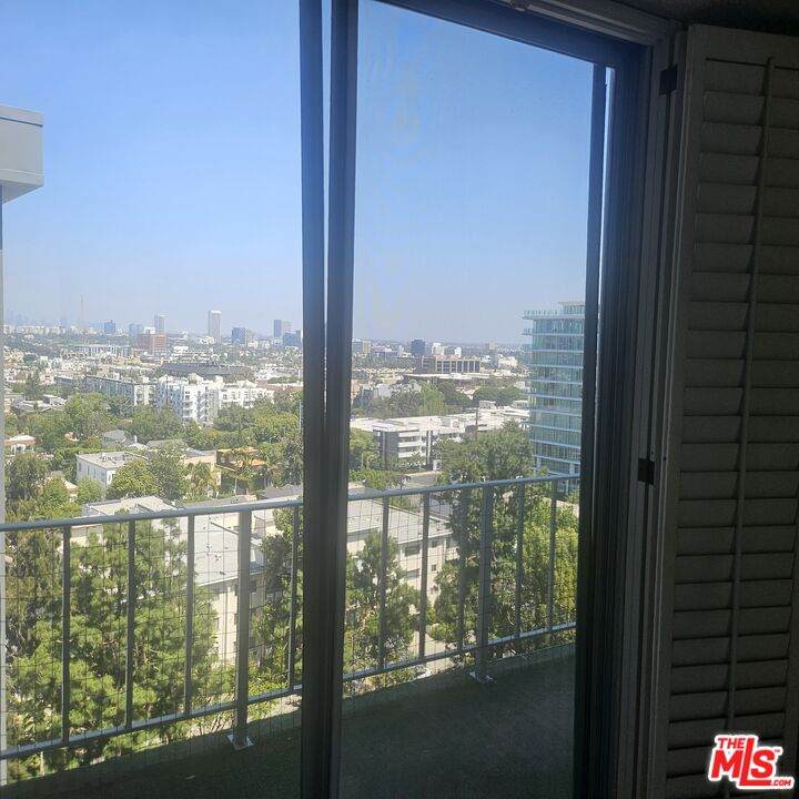 100 Doheny Dr - Photo 1