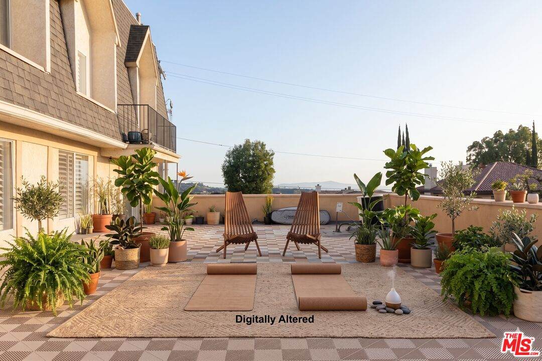 2385 Roscomare Rd - Photo 1